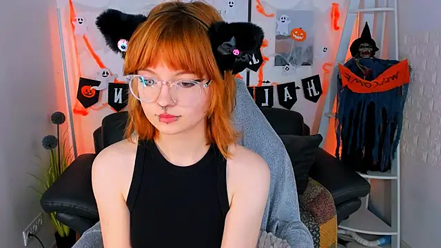 Snapshot of sweet_mika18 chatting on October 17, 2025, 7:37 pm sweet mika18 online show from October 17, 2025, 7:37 pm