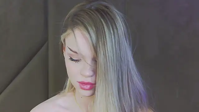 Snapshot of MarilynNova chatting on April 3, 2026, 4:41 am MarilynNova online show from April 3, 2026, 4:41 am