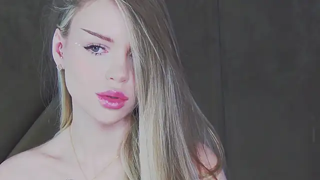 Snapshot of MarilynNova chatting on April 14, 2026, 4:39 am MarilynNova online show from April 14, 2026, 4:39 am