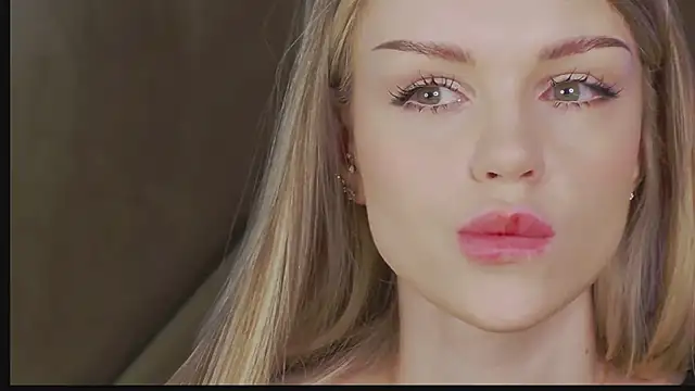 Snapshot of MarilynNova chatting on March 23, 2026, 4:23 am MarilynNova online show from March 23, 2026, 4:23 am