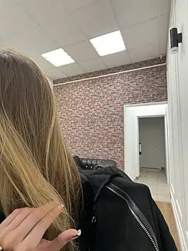 MarilynNova online show from February 4, 2026, 5:02 am