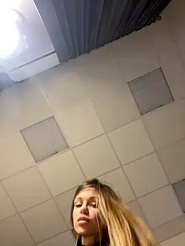 MarilynNova online show from December 22, 2025, 4:12 am