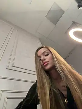 MarilynNova online show from February 13, 2026, 4:23 am