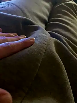 Snapshot of MuzzyFacing chatting on November 30, 2025, 9:21 am MuzzyFacing online show from November 30, 2025, 9:21 am