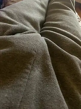 Snapshot of MuzzyFacing chatting on February 6, 2026, 1:40 pm MuzzyFacing online show from February 6, 2026, 1:40 pm