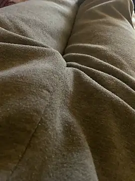 Snapshot of MuzzyFacing chatting on February 4, 2026, 11:16 am MuzzyFacing online show from February 4, 2026, 11:16 am