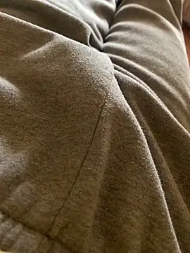 Snapshot of MuzzyFacing chatting on April 7, 2026, 11:01 am MuzzyFacing online show from April 7, 2026, 11:01 am