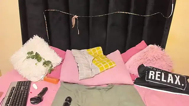 AmazingDarkDoll online show from February 23, 2026, 1:51 am