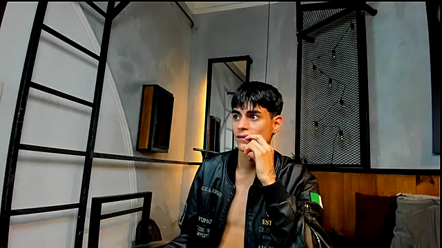 Snapshot of Dani_mc1 chatting on November 26, 2025, 11:32 am Dani mc1 online show from November 26, 2025, 11:32 am