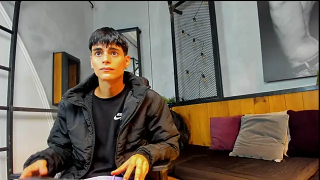 Snapshot of Dani_mc1 chatting on November 28, 2025, 11:43 am Dani mc1 online show from November 28, 2025, 11:43 am