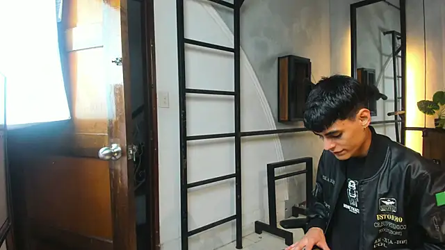 Snapshot of Dani_mc1 chatting on November 5, 2025, 11:35 am Dani mc1 online show from November 5, 2025, 11:35 am