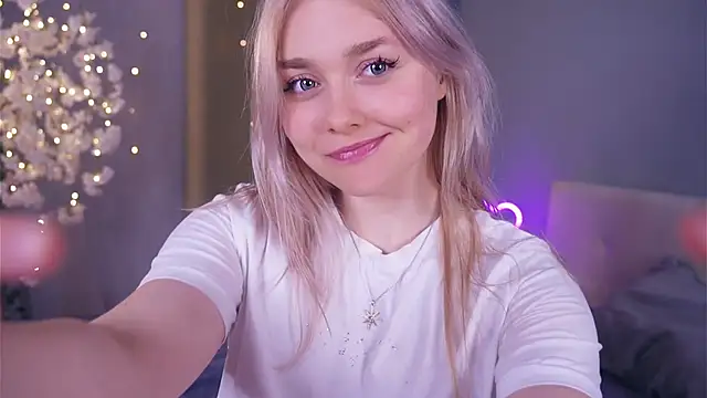 Snapshot of AccaCroyle chatting on February 4, 2026, 6:25 pm AccaCroyle online show from February 4, 2026, 6:25 pm