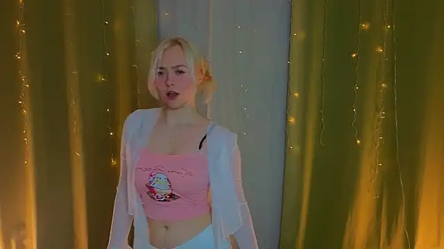 Snapshot of AccaCroyle chatting on November 5, 2025, 7:50 pm AccaCroyle online show from November 5, 2025, 7:50 pm