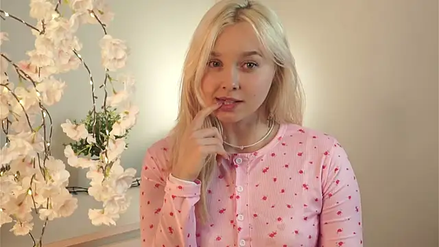 Snapshot of AccaCroyle chatting on November 23, 2025, 8:08 pm AccaCroyle online show from November 23, 2025, 8:08 pm