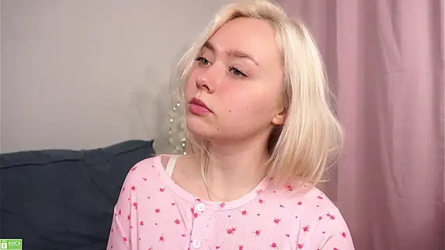 Snapshot of AccaCroyle chatting on November 17, 2025, 9:19 pm AccaCroyle online show from November 17, 2025, 9:19 pm