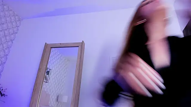 Snapshot of Nicol_89_ chatting on January 11, 2026, 12:23 pm Nicol 89 online show from January 11, 2026, 12:23 pm