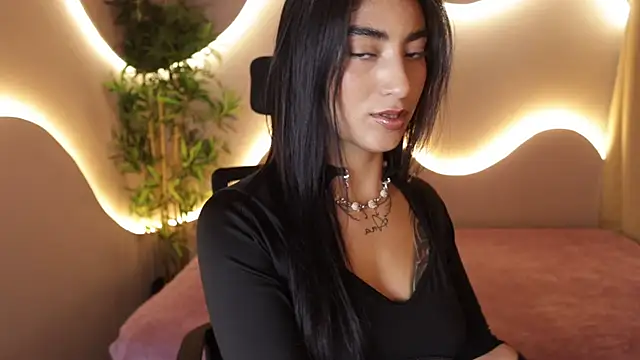 Emma and Issac online show from March 30, 2026, 8:43 pm