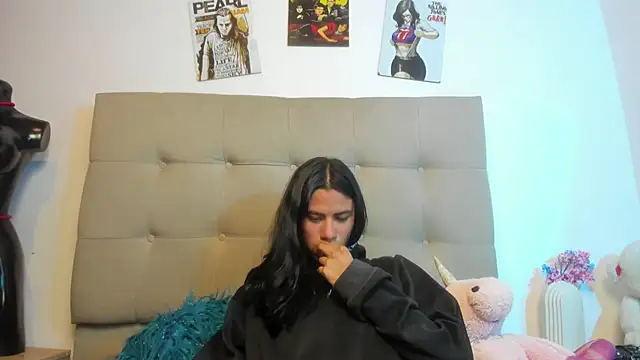 VioletaHolly online show from December 13, 2025, 9:43 pm