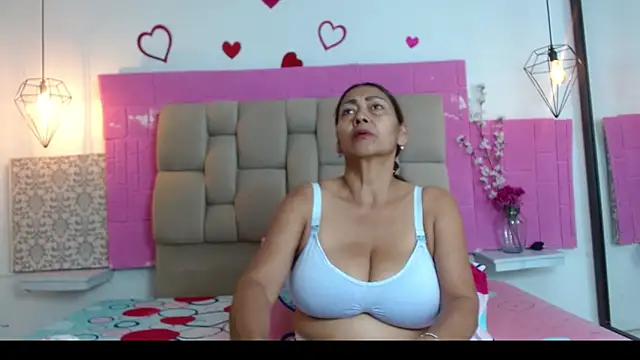 Damary Leon online show from April 16, 2026, 7:03 pm