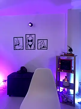 leiablack online show from December 2, 2025, 11:23 am