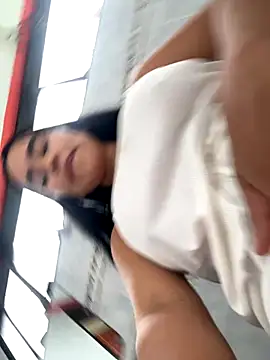 laure torres online show from November 4, 2025, 7:06 pm