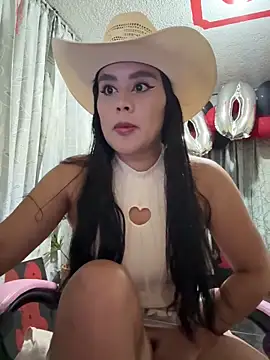 Snapshot of laure_torres chatting on June 9, 2026, 11:17 pm laure torres online show from June 9, 2026, 11:17 pm