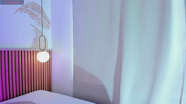 Snapshot of Valleriie_ chatting on April 15, 2026, 3:38 pm Valleriie online show from April 15, 2026, 3:38 pm