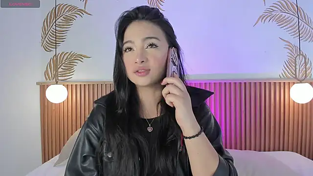 Snapshot of Valleriie_ chatting on March 14, 2026, 4:24 pm Valleriie online show from March 14, 2026, 4:24 pm