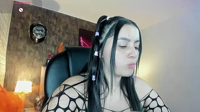 Snapshot of marian__stone chatting on October 23, 2025, 6:28 pm marian stone online show from October 23, 2025, 6:28 pm