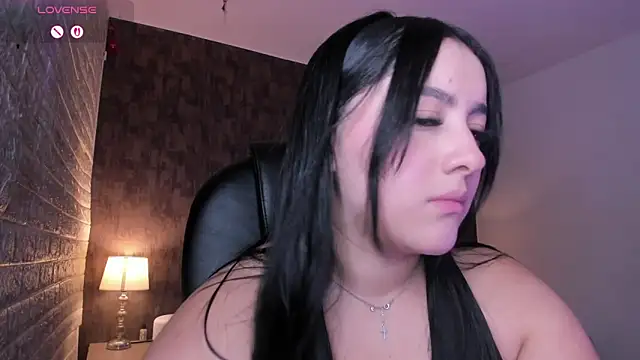 Snapshot of marian__stone chatting on April 25, 2026, 7:00 pm marian stone online show from April 25, 2026, 7:00 pm