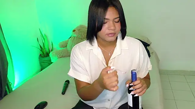 Snapshot of nudesketch1 chatting on October 4, 2025, 6:31 pm nudesketch1 online show from October 4, 2025, 6:31 pm