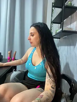 Snapshot of yumi-hot chatting on May 8, 2026, 9:07 pm yumi-hot online show from May 8, 2026, 9:07 pm