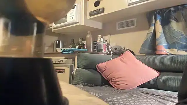 KrystalRoss online show from November 8, 2025, 10:19 am