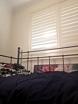 KrystalRoss online show from October 21, 2025, 3:17 am