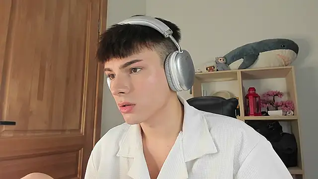 Snapshot of mystic_evan chatting on November 17, 2025, 12:53 pm mystic evan online show from November 17, 2025, 12:53 pm