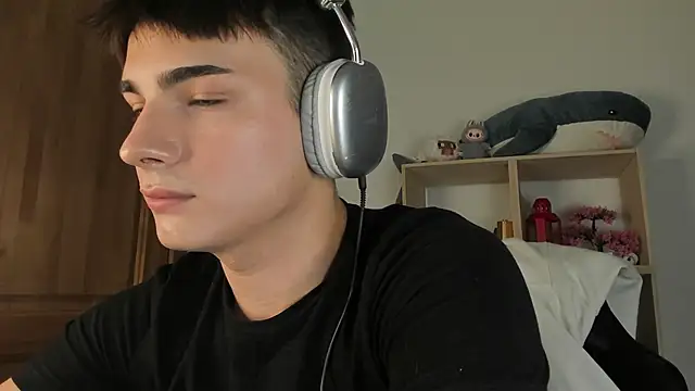 Snapshot of mystic_evan chatting on November 4, 2025, 8:23 pm mystic evan online show from November 4, 2025, 8:23 pm