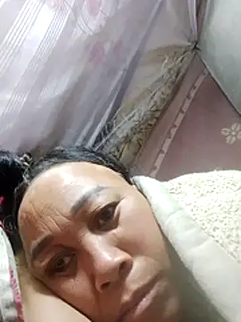 Mamapm20 online show from December 4, 2025, 9:58 pm