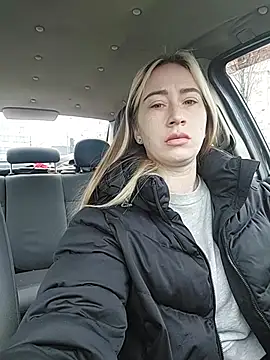 Reina Cummings online show from April 4, 2026, 6:42 am