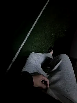 starvingo2002 online show from November 9, 2025, 1:04 pm