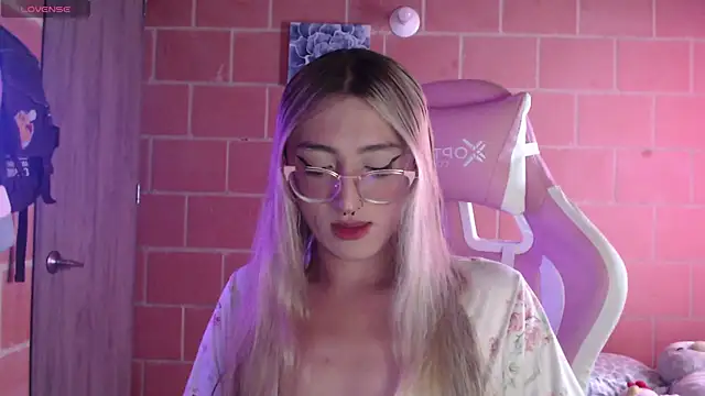 Snapshot of Andrea_camilaaa chatting on April 21, 2026, 1:17 pm Andrea camilaaa online show from April 21, 2026, 1:17 pm