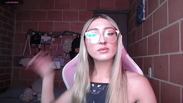 Snapshot of Andrea_camilaaa chatting on May 26, 2026, 4:16 pm Andrea camilaaa online show from May 26, 2026, 4:16 pm