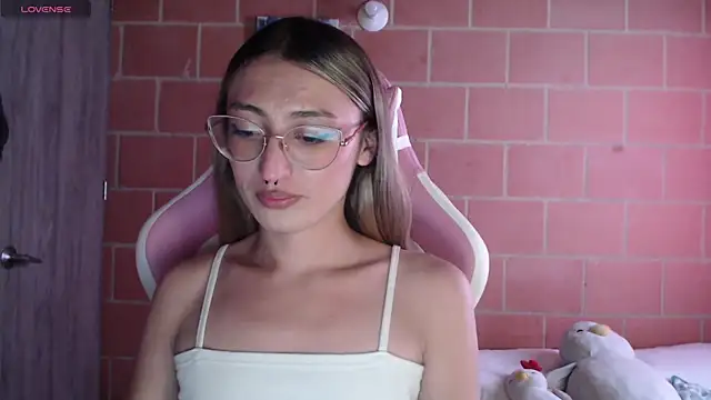 Andrea camilaaa online show from September 10, 2025, 5:12 pm