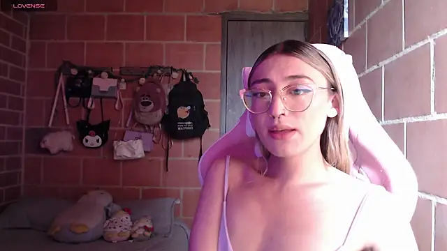 Snapshot of Andrea_camilaaa chatting on May 25, 2026, 4:17 pm Andrea camilaaa online show from May 25, 2026, 4:17 pm