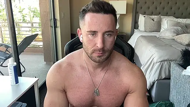 brettmycles28 online show from September 29, 2025, 8:58 pm