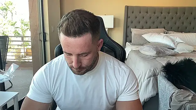 brettmycles28 online show from September 15, 2025, 9:59 pm