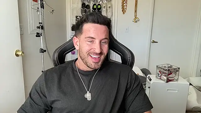Snapshot of brettmycles28 chatting on July 11, 2026, 7:25 pm brettmycles28 online show from July 11, 2026, 7:25 pm
