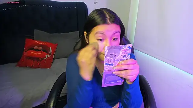 Snapshot of LucyPetit chatting on November 20, 2025, 12:39 pm LucyPetit online show from November 20, 2025, 12:39 pm