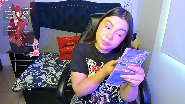 Snapshot of LucyPetit chatting on November 5, 2025, 1:14 pm LucyPetit online show from November 5, 2025, 1:14 pm