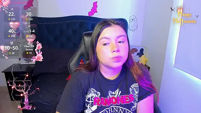 Snapshot of LucyPetit chatting on November 3, 2025, 2:20 pm LucyPetit online show from November 3, 2025, 2:20 pm