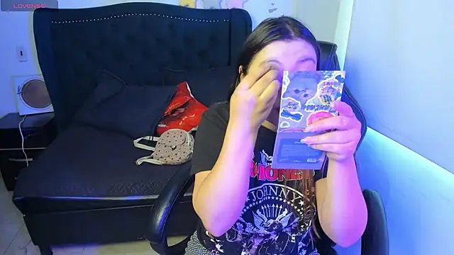 Snapshot of LucyPetit chatting on November 25, 2025, 1:33 pm LucyPetit online show from November 25, 2025, 1:33 pm